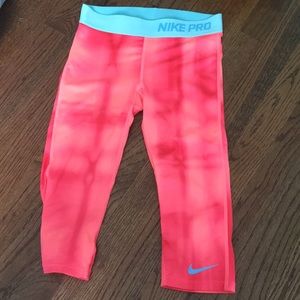 girls medium nike pro capri pants